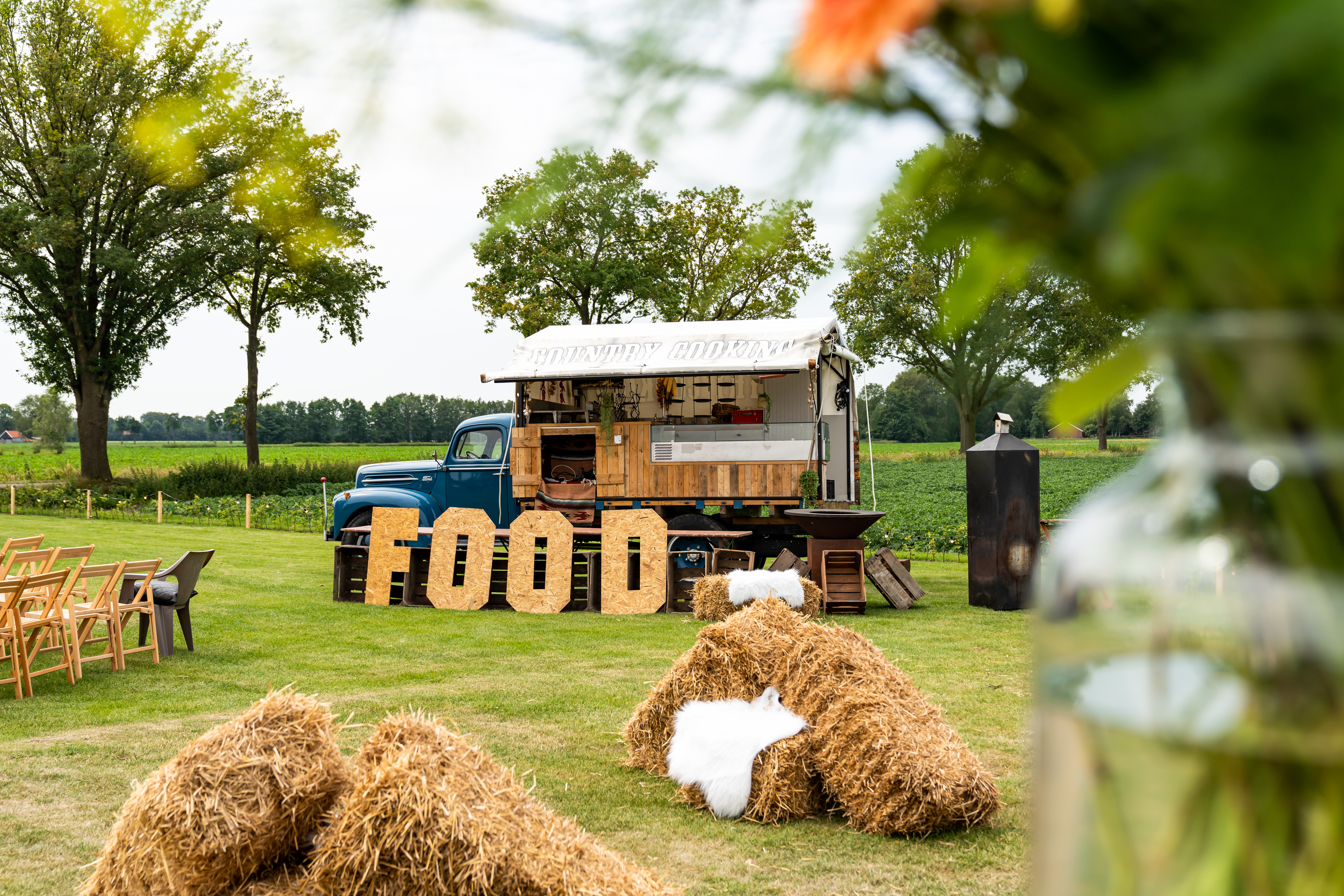 TUINFEEST MET FOODTRUCK, TENT EN STIJL